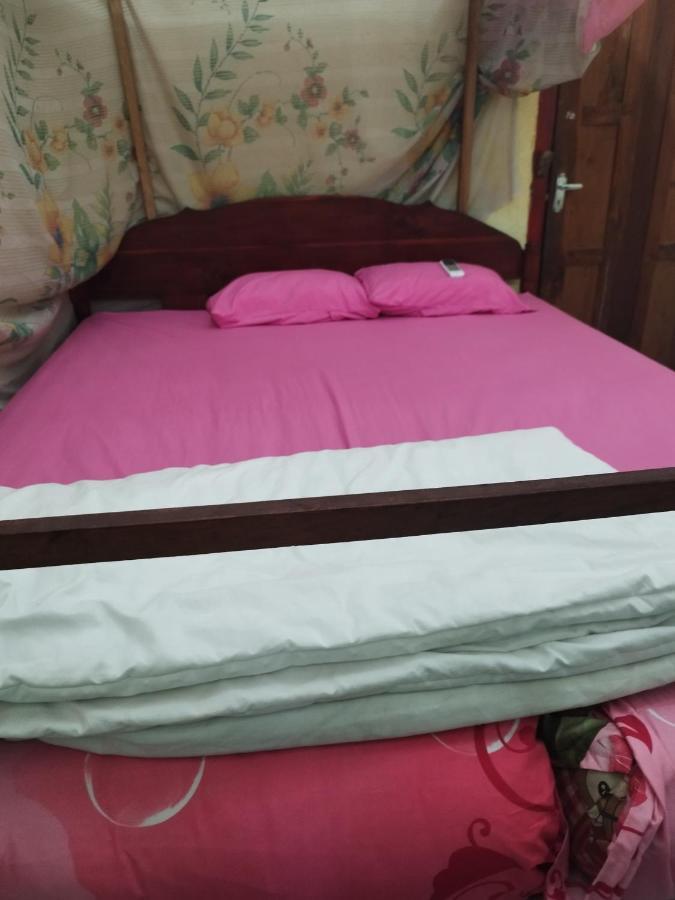 Agus Family Homestay Labuan Bajo Eksteriør billede