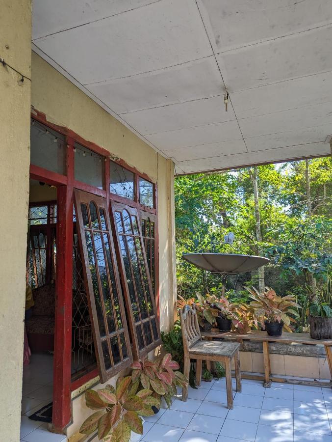 Agus Family Homestay Labuan Bajo Eksteriør billede